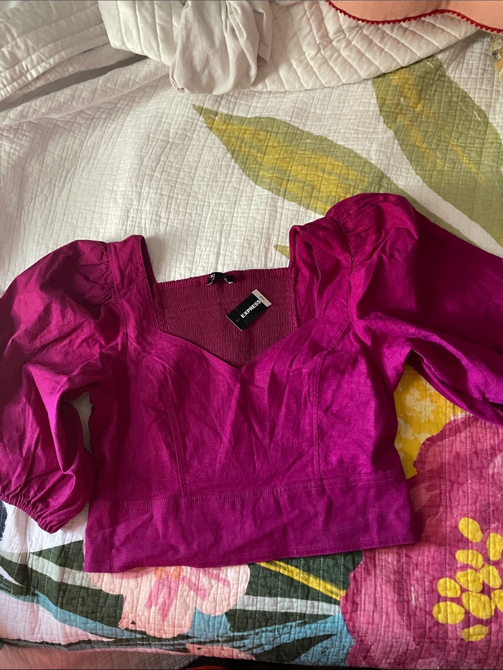 Express Magenta Puff-Sleeve Cropped Top